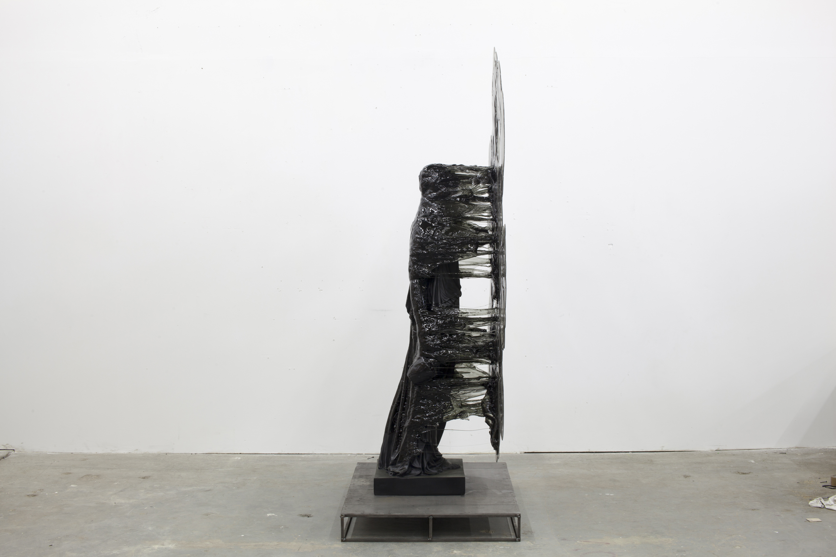 NvW_Untitled (Black Statue)_2