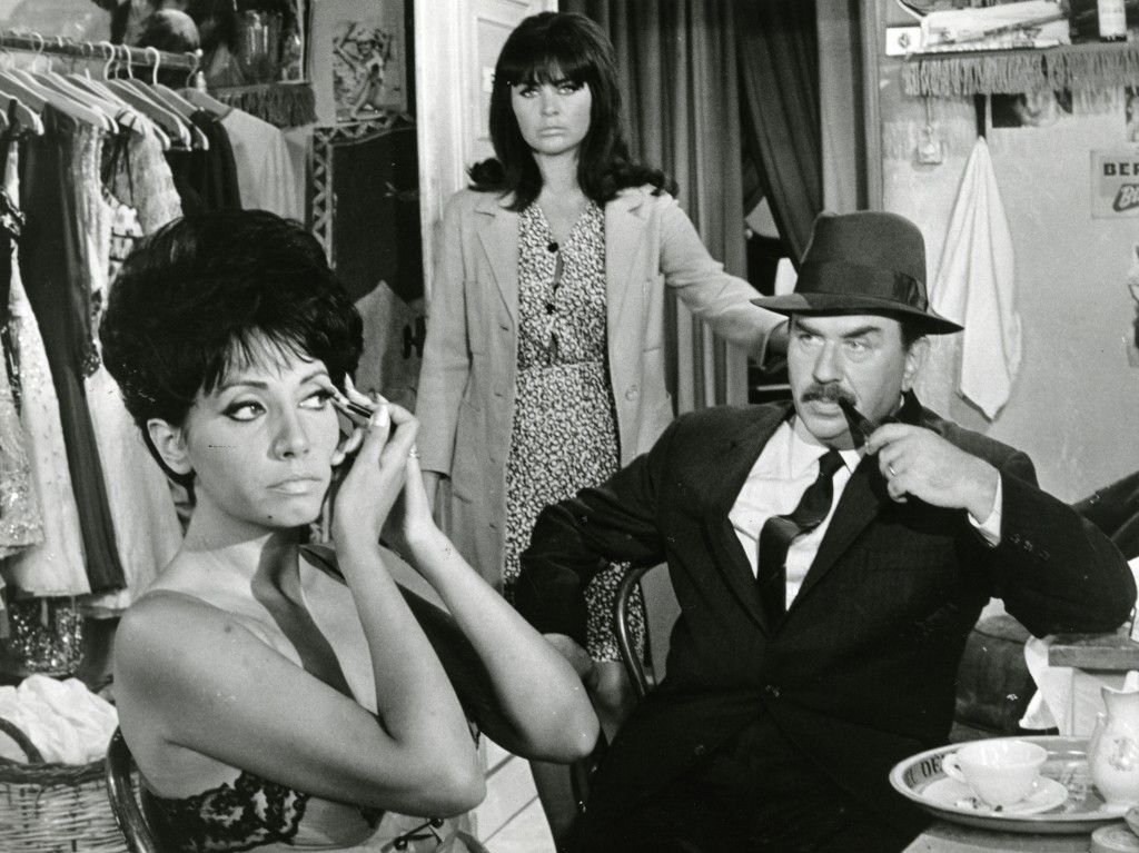 Marisa Traversi, Gabriella Giorgelli e Gino Cervi in “Maigret a Pigalle” di Mario Landi, 1967