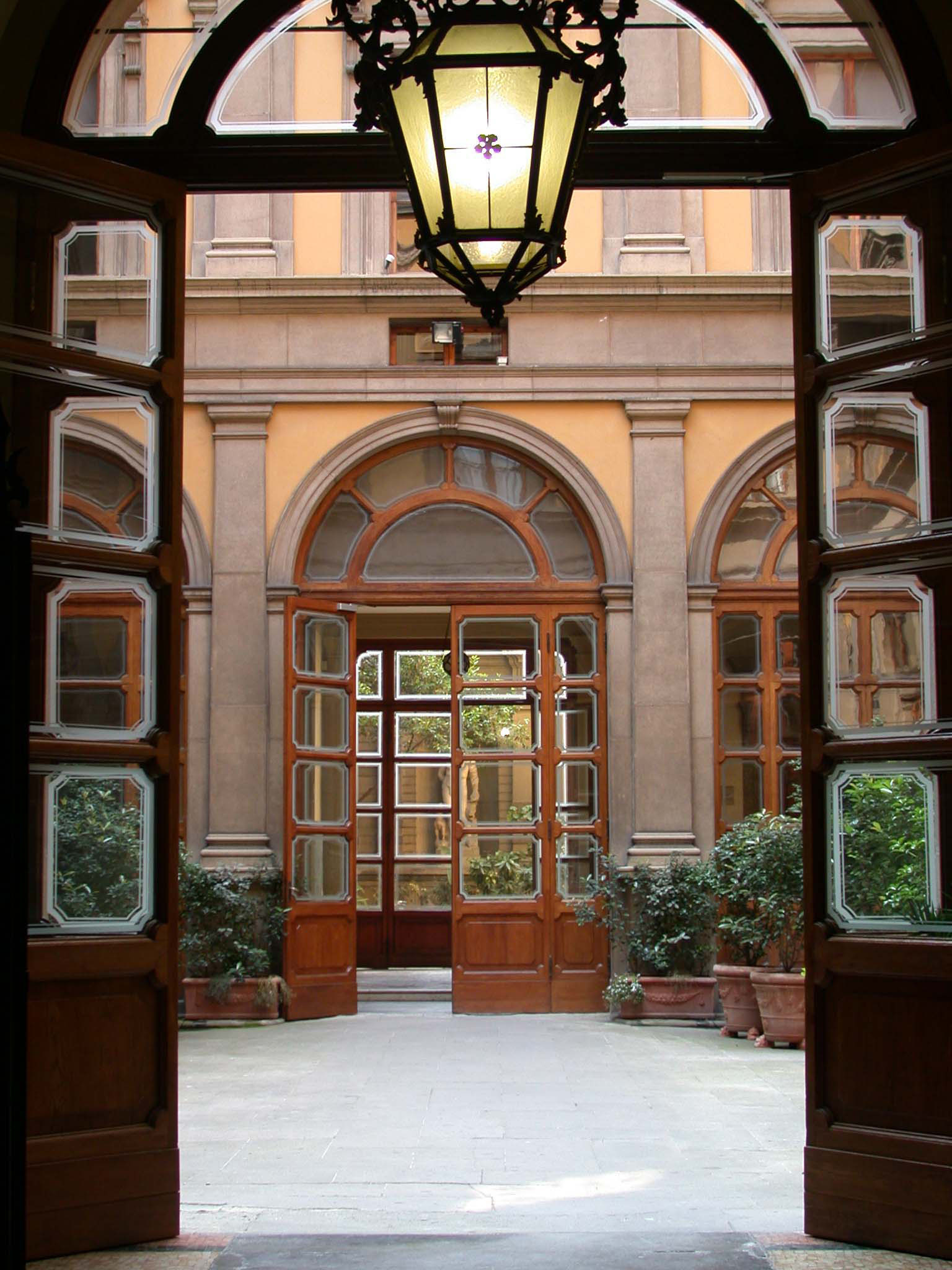 01Palazzo Malvezzi ( CORTILE)