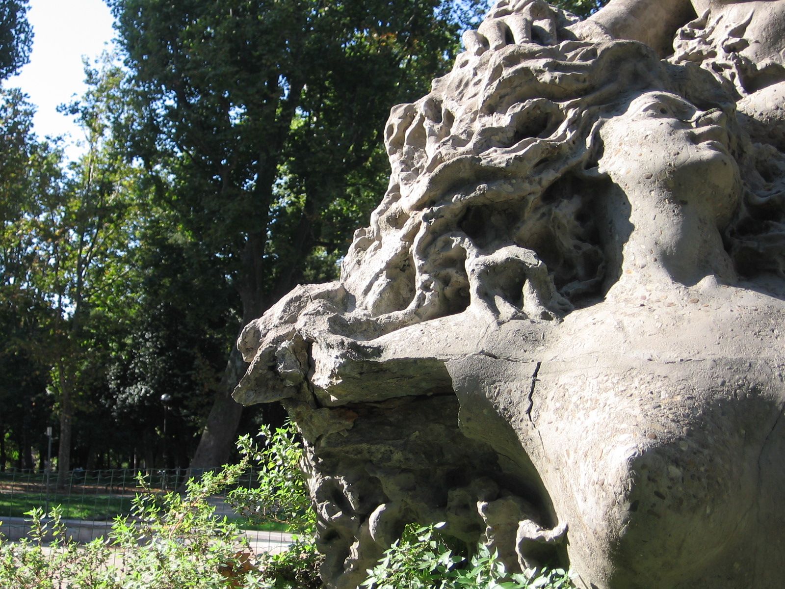 Fontana della Montagnola braccio sirena