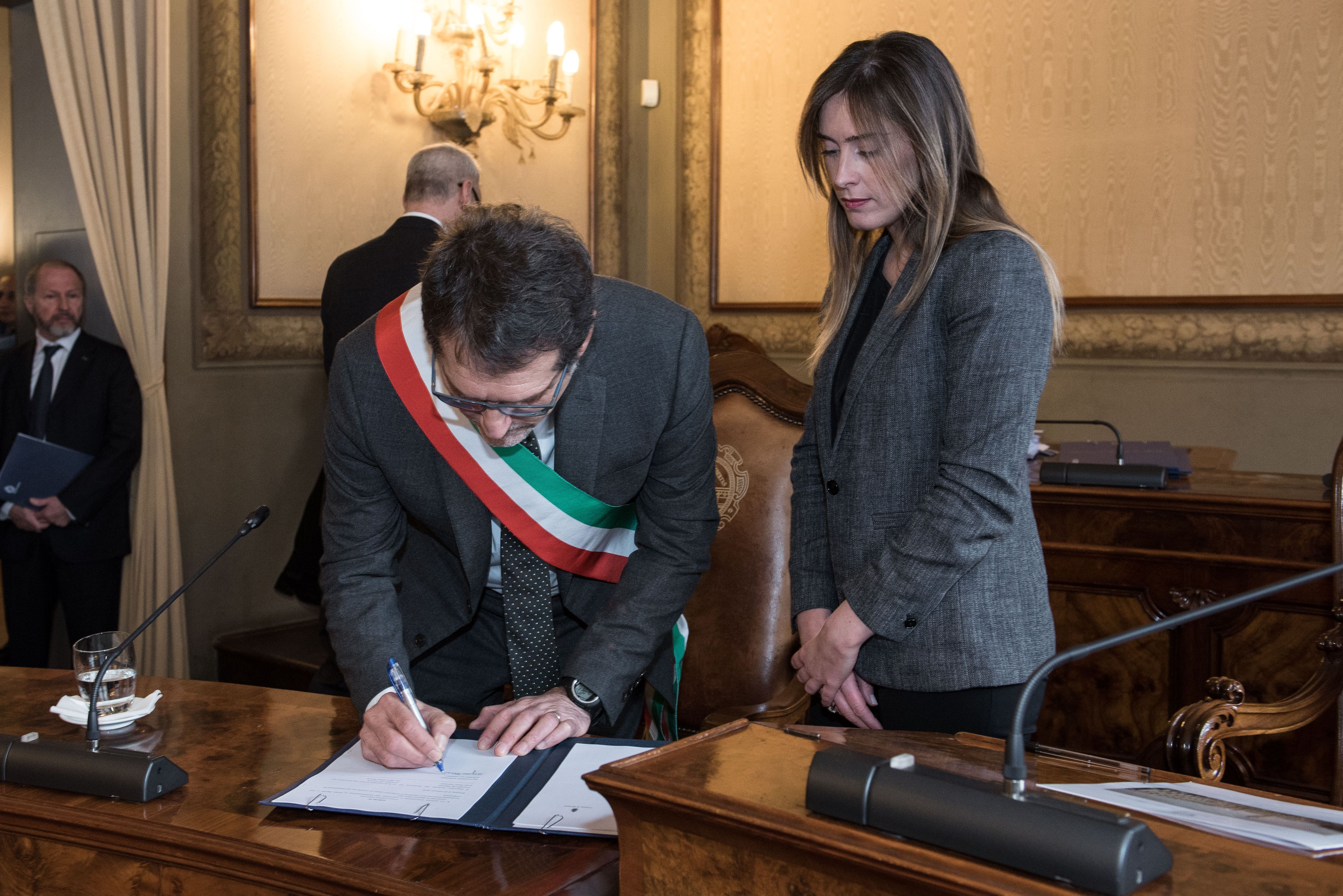 Sindaco Virginio Merola firma del Piano con Maria Elena Boschi foto Giorgio Bianchi Comune di Bologna