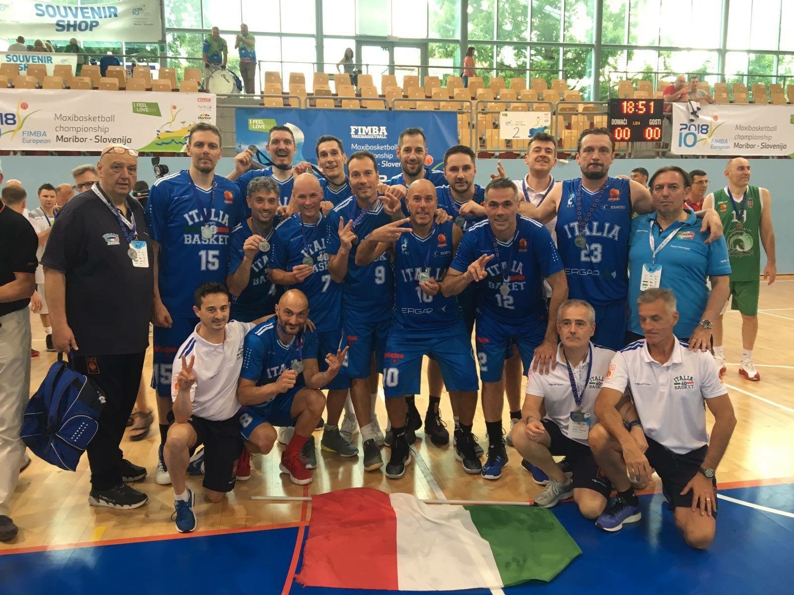 Nazionale Basket Over 40 dopo la premiazione agli europei