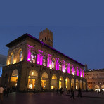 Palazzo Re Enzo_in rosa_Giro d'Italia_home piccola