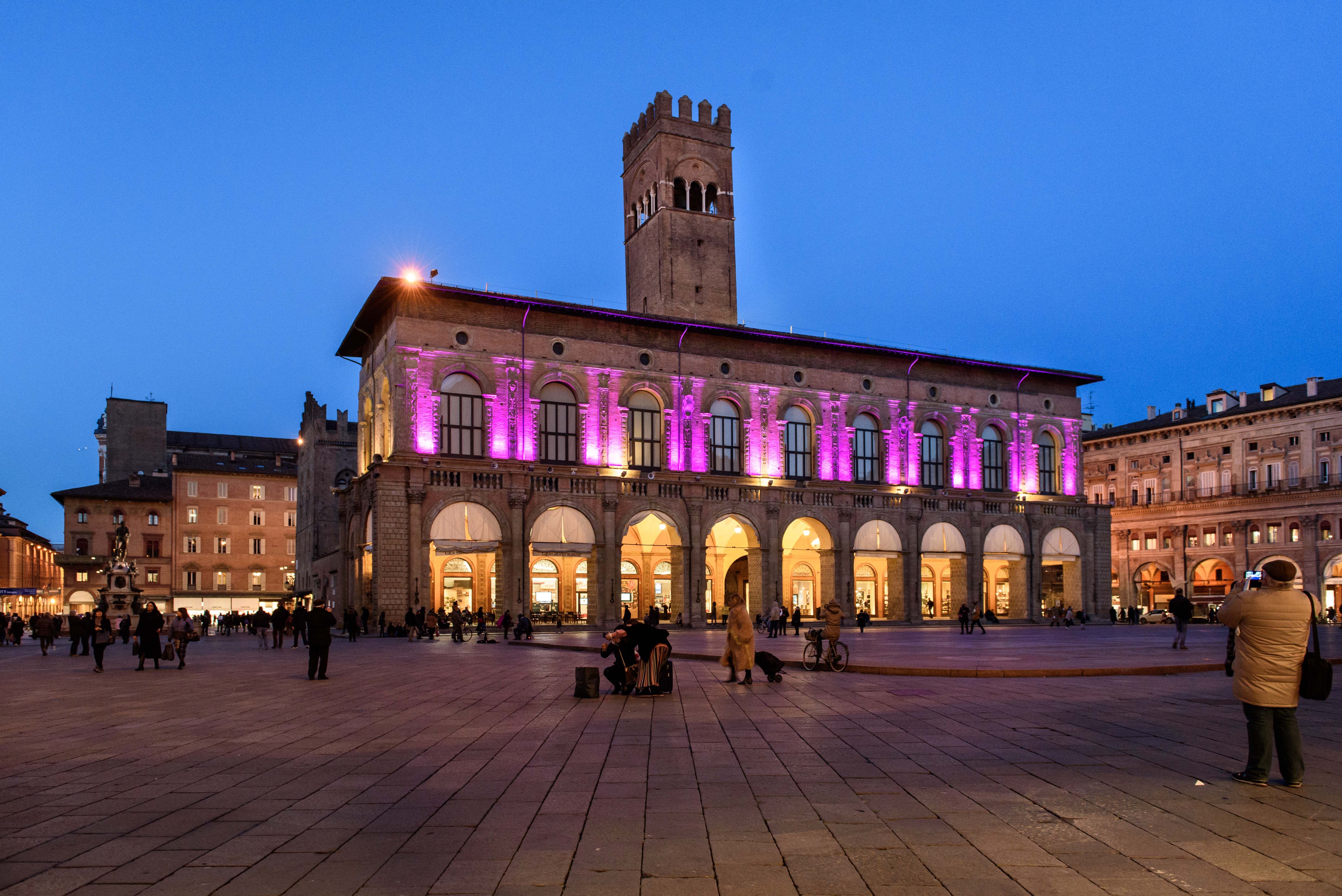 Facciata su piazza Maggiore rosa foto Giorgio Bianchi 5