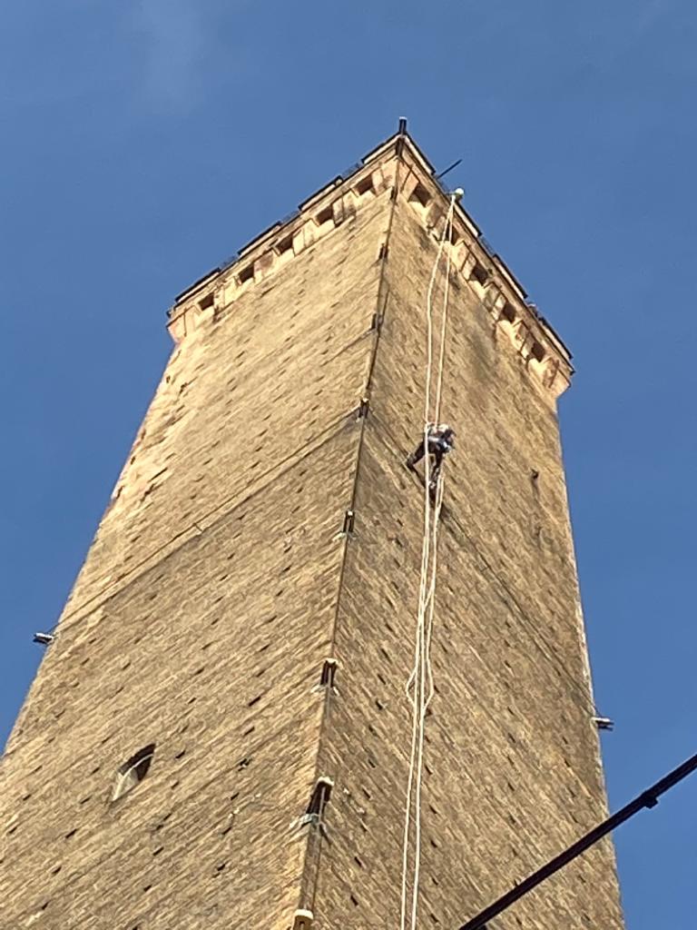 Torre degli Asinelli edilizia acrobatica4