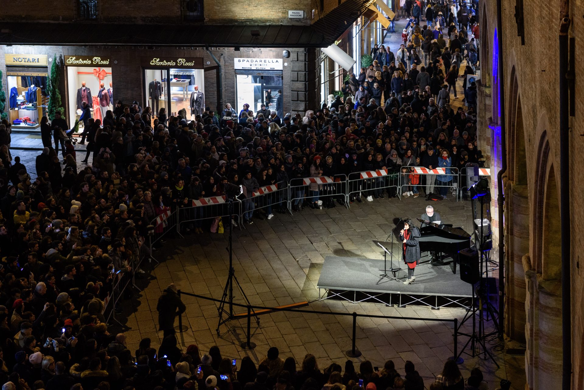 albero-natale-luminarie-via-dazeglio-cremonini-30-novembre-2019_26