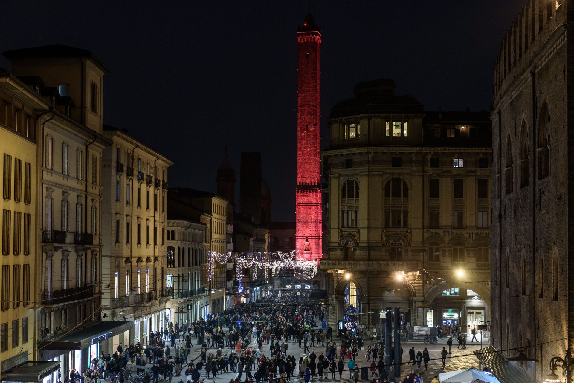 albero-natale-luminarie-via-dazeglio-cremonini-30-novembre-2019_33