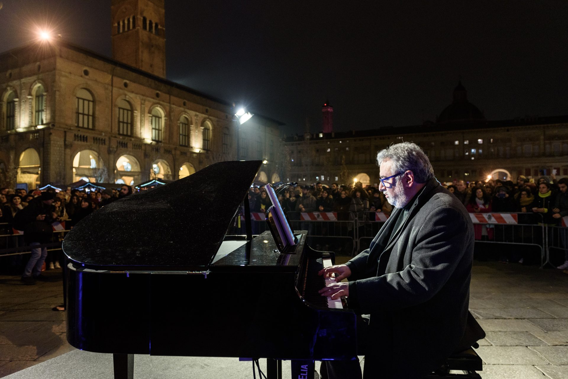 albero-natale-luminarie-via-dazeglio-cremonini-30-novembre-2019_37