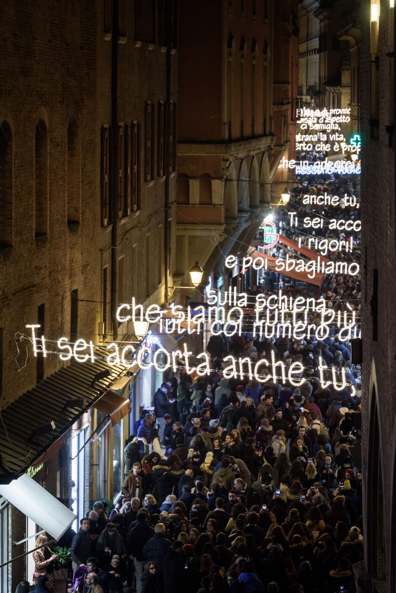 albero-natale-luminarie-via-dazeglio-cremonini-30-novembre-2019_65