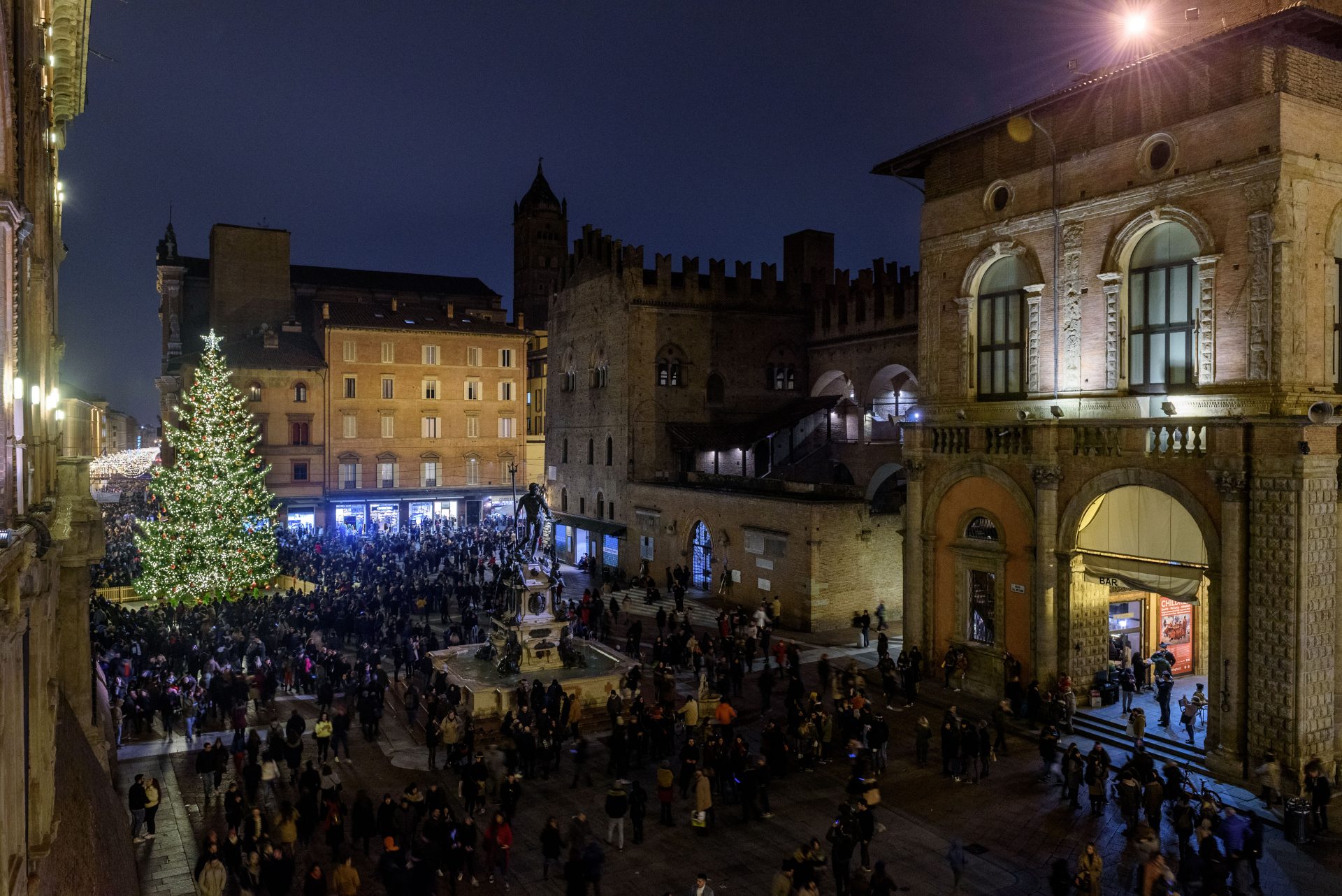 albero-natale-luminarie-via-dazeglio-cremonini-30-novembre-2019_67