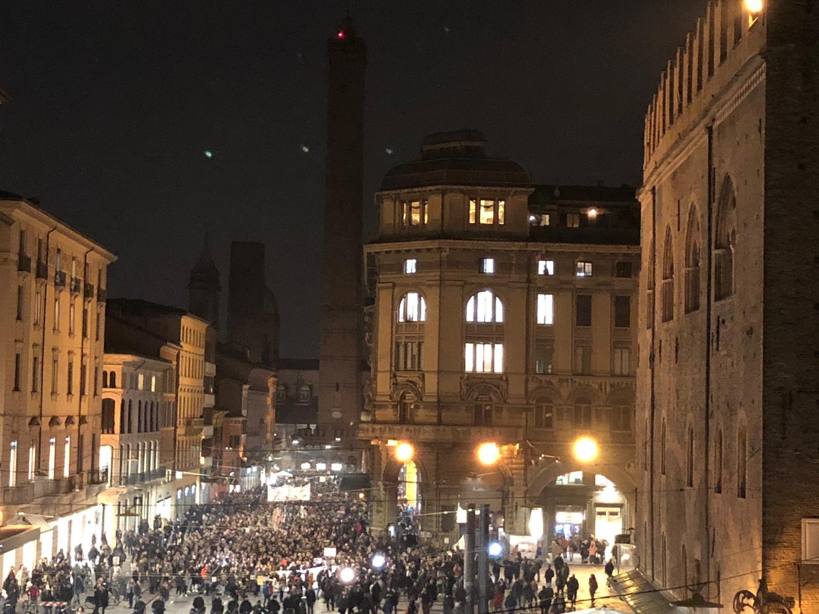 Arrivo corteo via Rizzoli 2