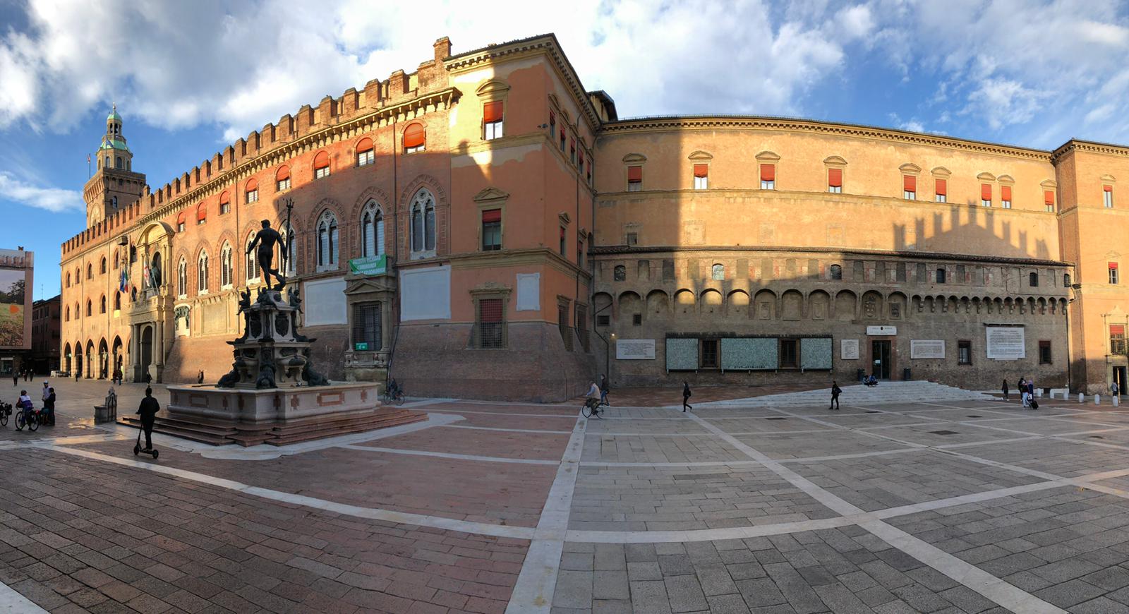 palazzo-accursio-panoramica-ottobre-2020