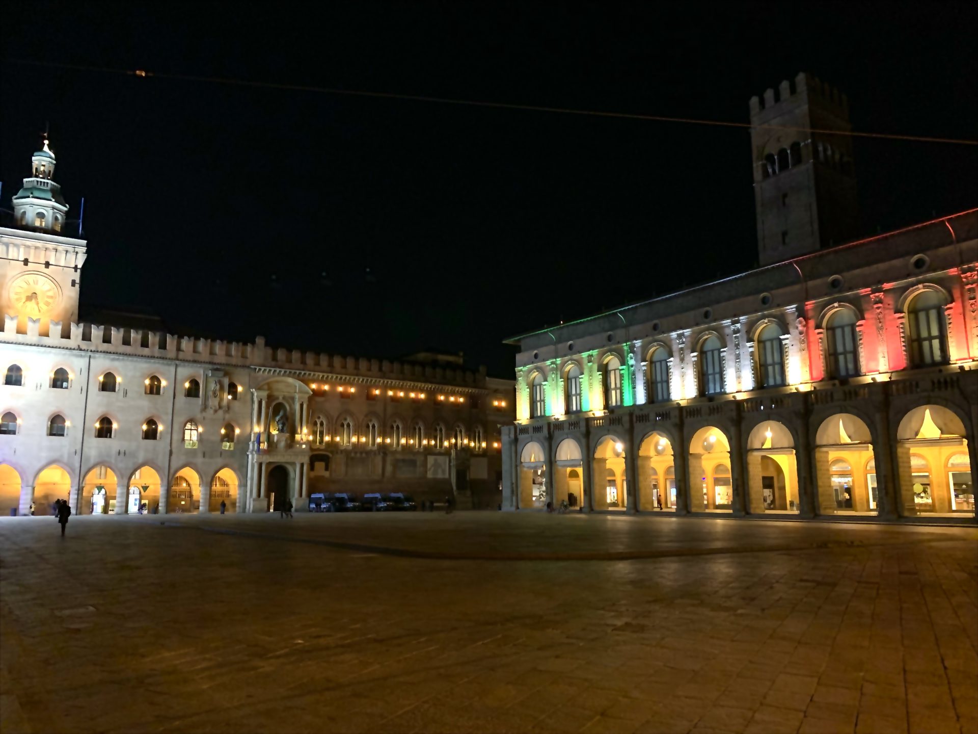 palazzo-podesta-illuminato-tricolore-18-marzo-2021 (20)