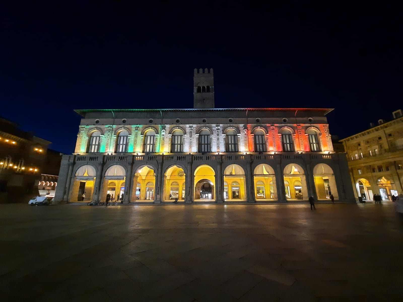 palazzo-podestà-tricolore-18-marzo-2021