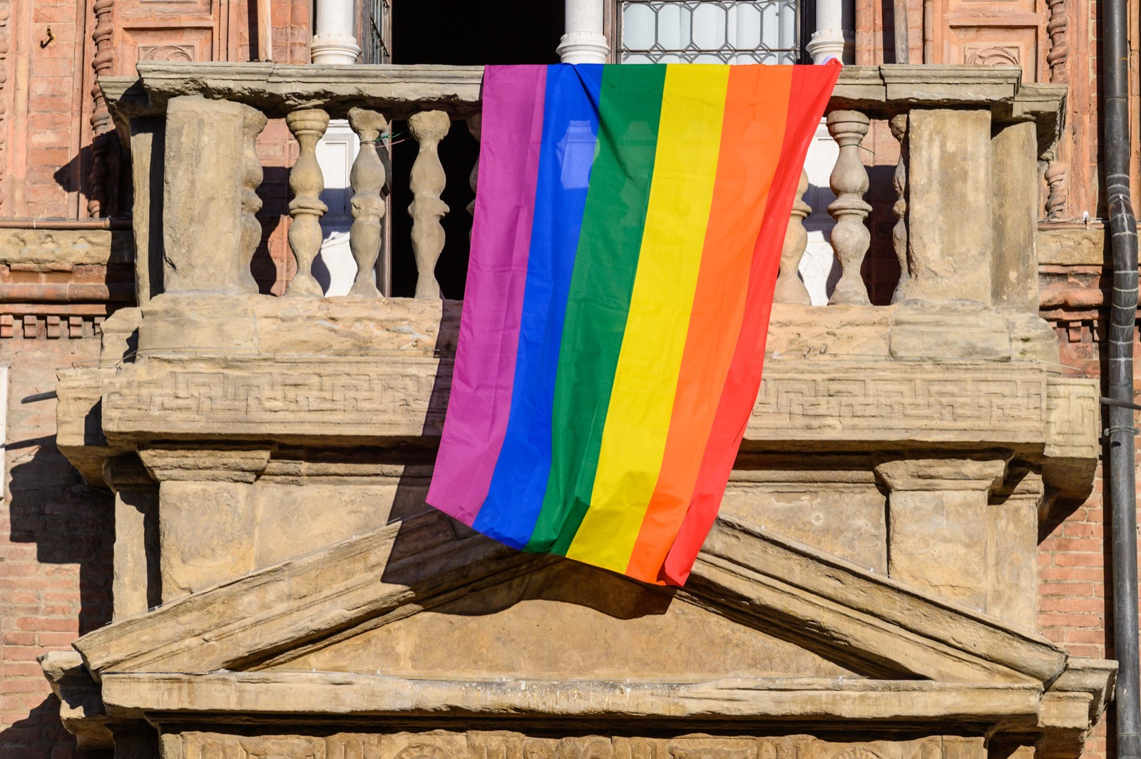 Bandiera arcobaleno 17 maggio 2