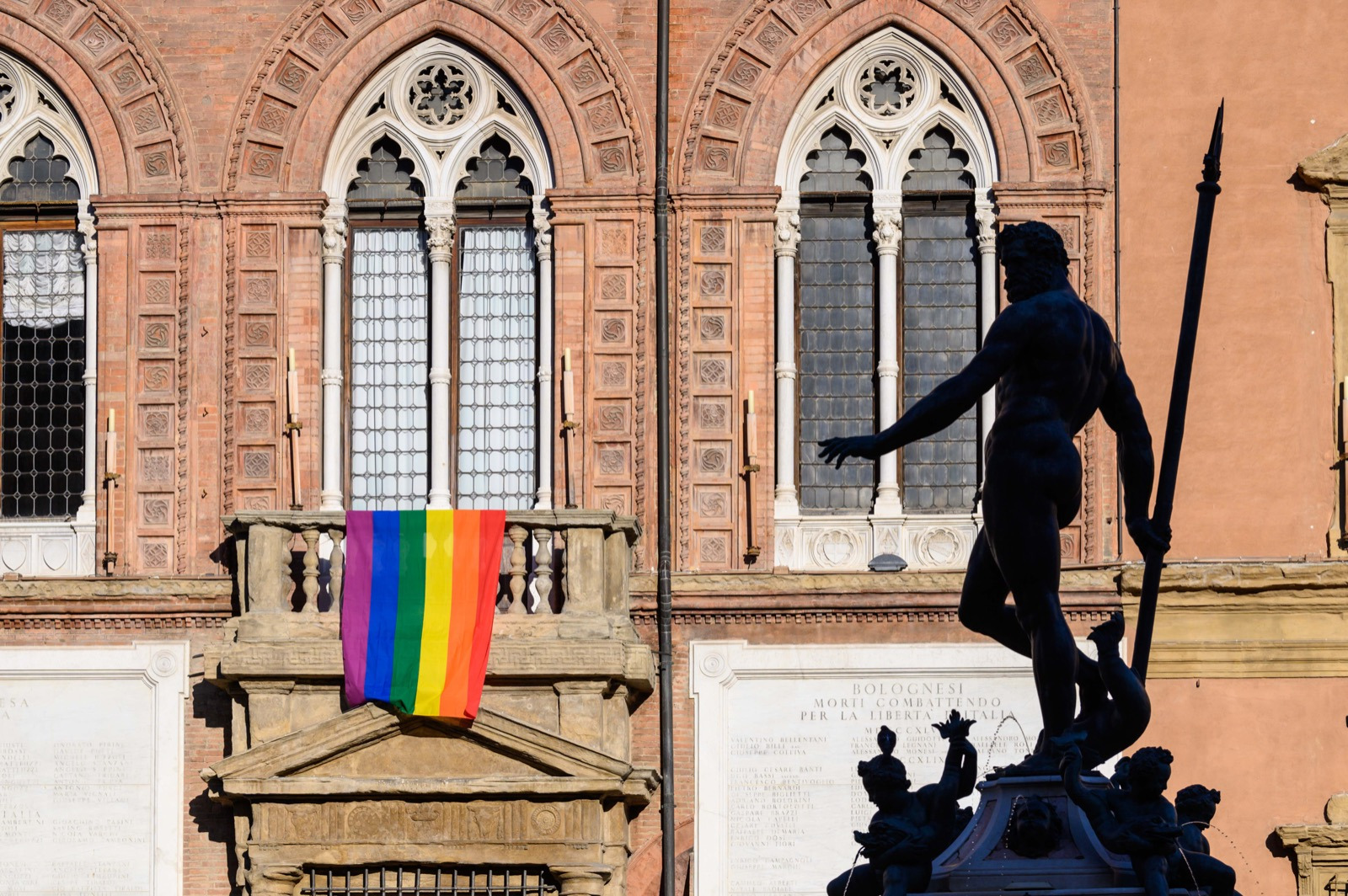 Bandiera arcobaleno 17 maggio Nettuno 2